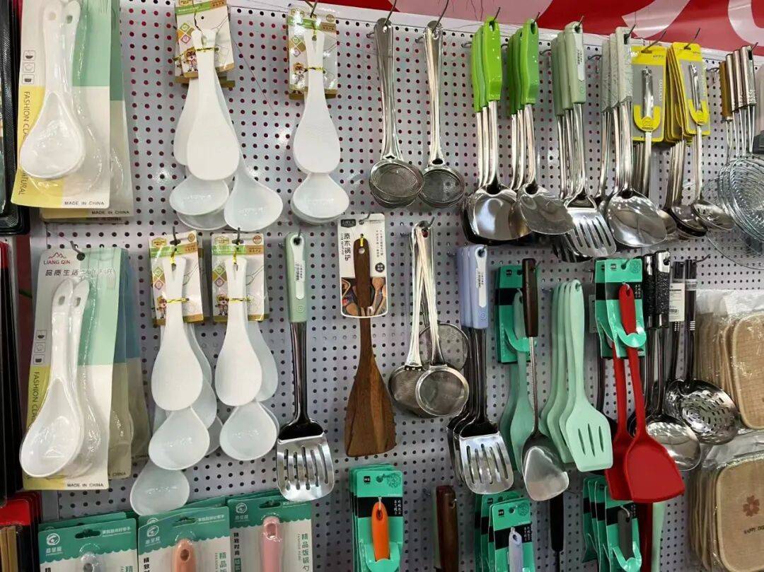 京西購物新地標(biāo)！全城熱捧的‘白菜價(jià)’天堂，日用百貨3元起，潮流服飾幾十元帶走